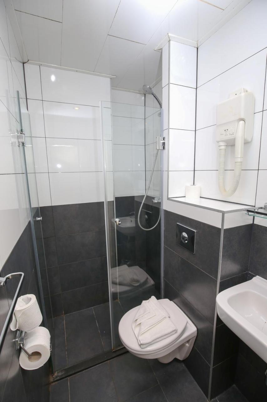 Petite Chambre Double avec Salle de Bains Privative