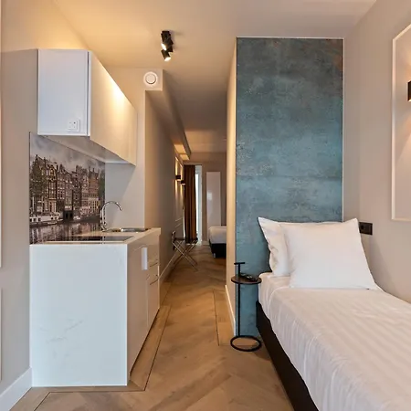 Midtown Hotel Triple Room-2